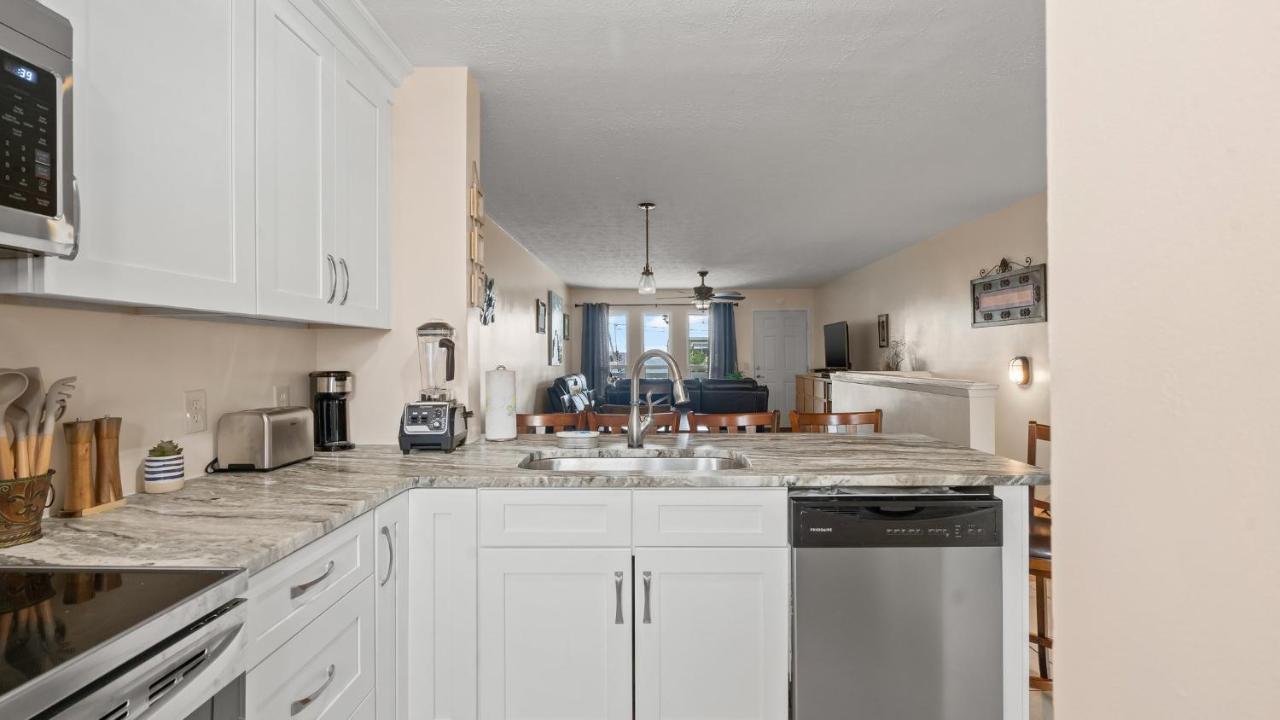 Pet Friendly Townhome With Gulf Views And Hot Tub Right Across From Beach And Schooners Panama City Beach Exteriér fotografie